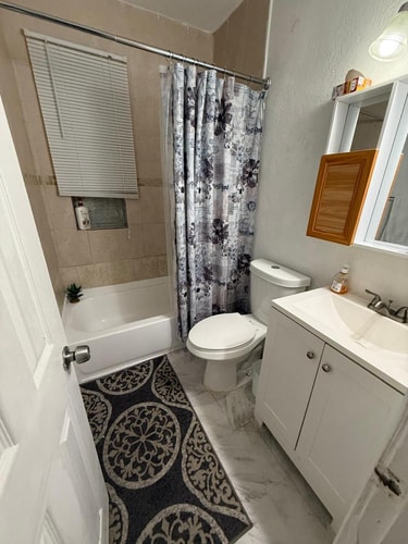 Brickell 2BR Retreat • Patio • Pets OK 32 Dwell