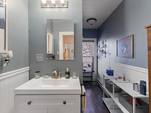 Pet-Friendly Historic 4BR Home in Illinois 28 Dwell