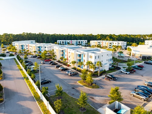 Spacious 3BR | Pool, Gym, Near Beach & Speedway 60 Dwell