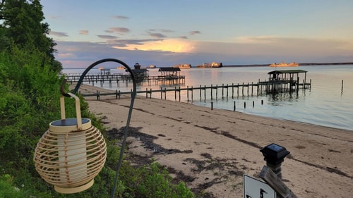 Smithfield Riverfront | Private Beach + Dock 30 Dwell