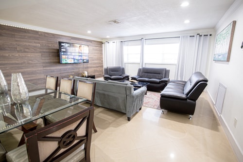 Spacious 5-Bedroom House with Pool in North Miami 11 Dwell