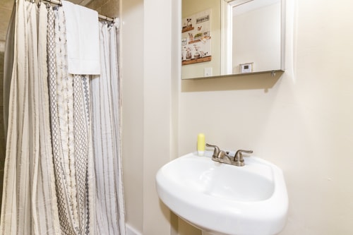 Spacious 2BR Apt • Free Parking • Baden 9 Dwell