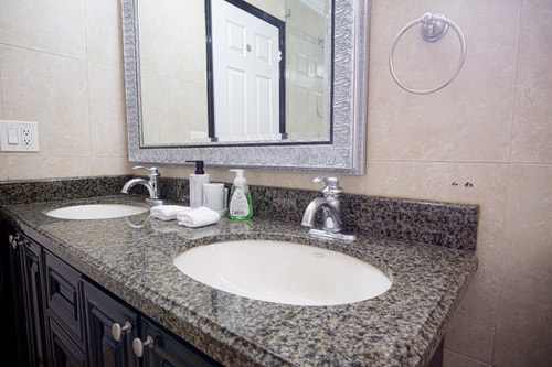 Spacious 5-Bedroom House with Pool in North Miami 25 Dwell