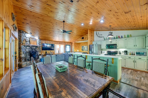 Mountain View Retreat | Fireplace + EV 25 Dwell