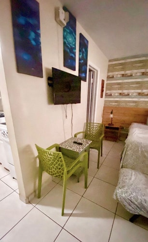 1BR Hollywood Studio – Garden, BBQ & Parking 3 Dwell