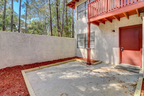 Hilton Head 2BR Townhome | Pool Access 24 Dwell