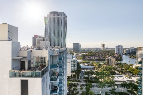 Oceanfront Penthouse with Pool & Beach Access 76 Dwell
