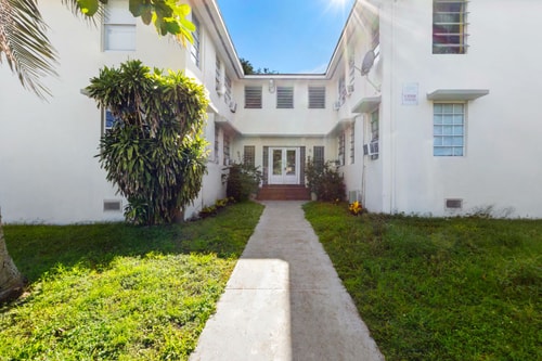 Miami Little Havana 2BR | Skyline Views + Yard 32 Dwell