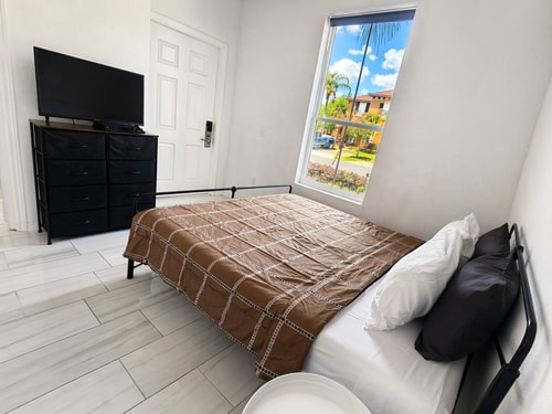 3BR Disney Getaway | Pool, Arcade & Tiki 22 Dwell