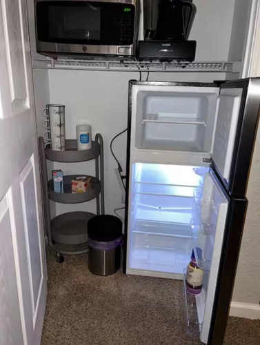 Private En-Suite w/ Kitchenette| Toledo 1 Dwell