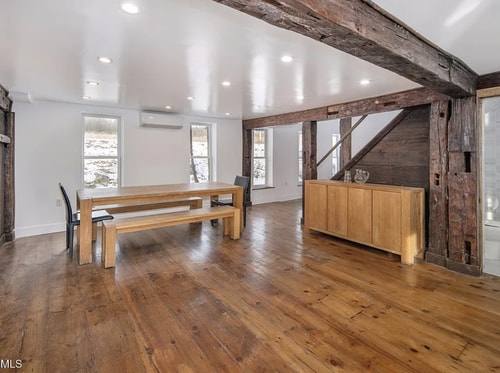 Spacious 3-Bedroom House with Pool & Game Room 1 Dwell