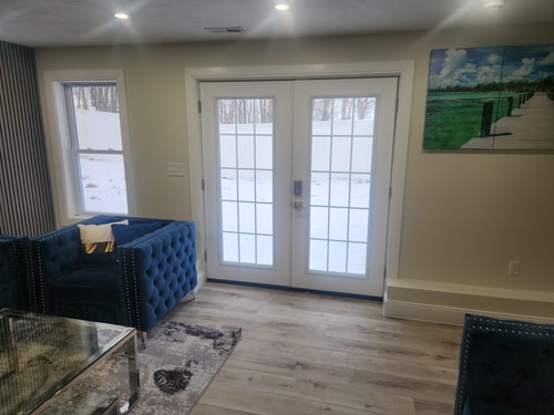 Shrewsbury King Suite | 100in TV + Shower 1 Dwell