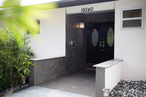 Spacious 5-Bedroom House with Pool in North Miami 54 Dwell