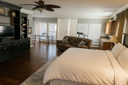 Lake Murray 4BR | Dock + Hot Tub, Gilbert 6 Dwell