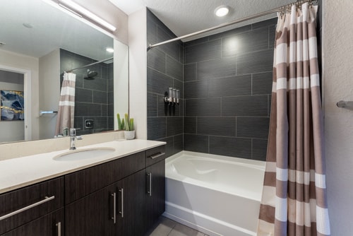 Spacious 3BR | Pool, Gym, Near Beach & Speedway 21 Dwell