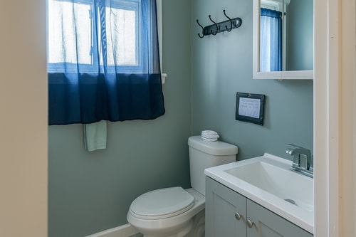 Mercer Lakefront 3BR | Workspace + Pets 4 Dwell