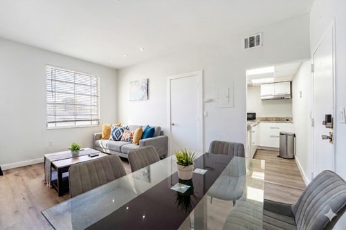 Walk to Beach & Ocean Drive | Pet-Friendly 10 Dwell