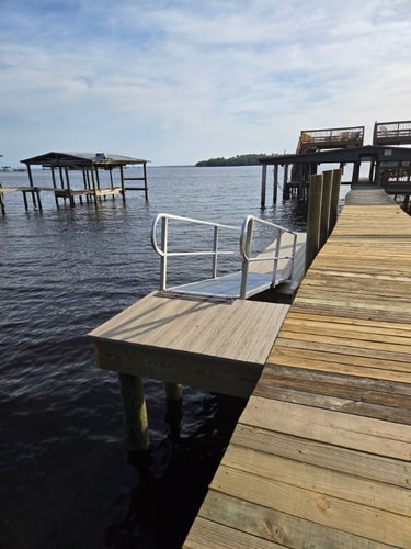 Lakefront 3BR Retreat w/ Shared Dock 25 Dwell