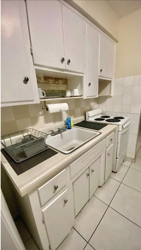 1BR Hollywood Studio – Garden, BBQ & Parking 4 Dwell