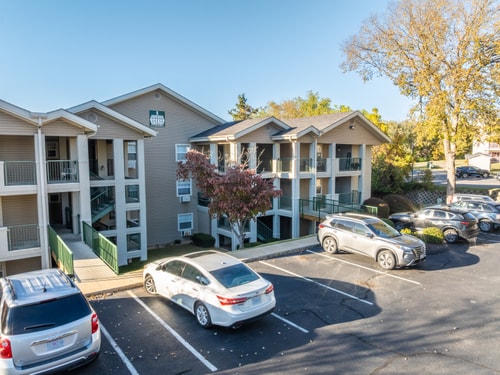 Branson 2BR Retreat | Jacuzzi + Gym + Pools 50 Dwell