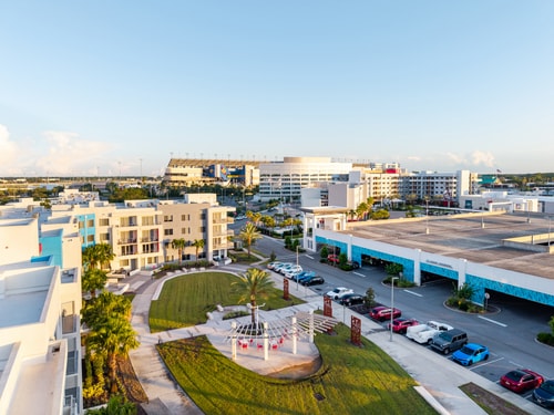 Spacious 3BR | Pool, Gym, Near Beach & Speedway 71 Dwell