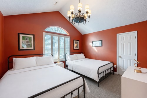 Charming 3-Bed Beach House with bathtub & BBQ 9 Dwell