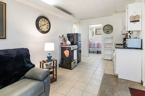 Modern 2BR Apartment • Free Parking • Baden 1 Dwell