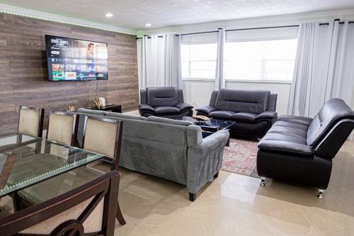 Spacious 5-Bedroom House with Pool in North Miami 6 Dwell