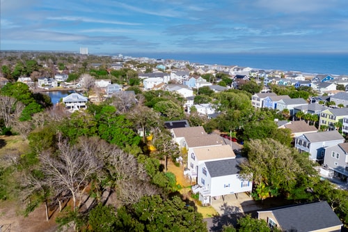 Charming 3-Bed Beach House with bathtub & BBQ 20 Dwell