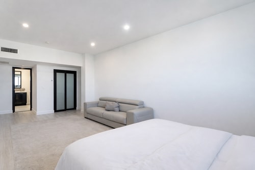 Oceanfront Penthouse with Pool & Beach Access 26 Dwell