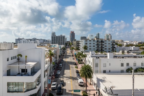 Walk to Beach & Ocean Drive | Pet-Friendly 32 Dwell