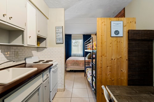 Chic 1BR Studio – Pets Welcome, Garden & BBQ 11 Dwell