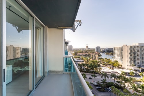 Oceanfront Penthouse with Pool & Beach Access 6 Dwell