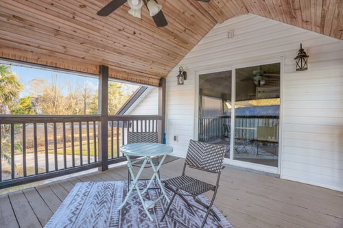 Lake Murray 5BR | Hot Tub + Outdoor Kitchen 46 Dwell