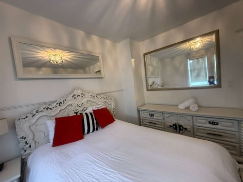 Renovated Detroit 3BR Home | Sleeps 6 9 Dwell