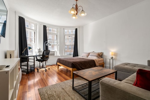 Boston Room by Cleveland Circle & BC 8 Dwell