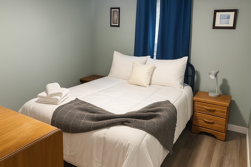 Mercer Lakefront 3BR | Workspace + Pets 16 Dwell