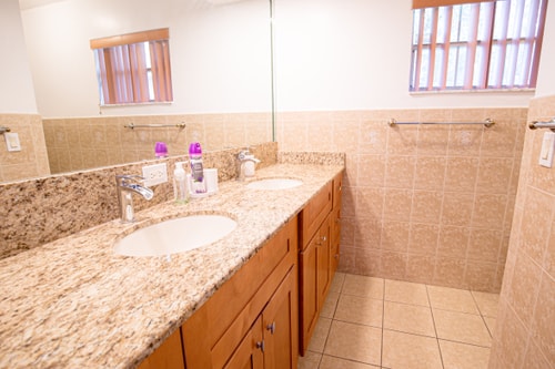 Spacious 5-Bedroom House with Pool in North Miami 36 Dwell