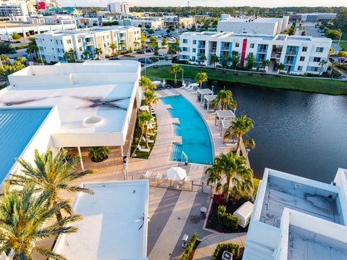 Spacious 3BR | Pool, Gym, Near Beach & Speedway 37 Dwell