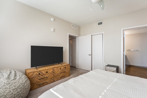 Daytona 2BR | Pool + Free Parking, Pets 16 Dwell