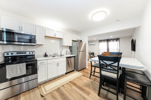 2BR Sandwich Home | Kitchen, TV & Family-Friendly 7 Dwell