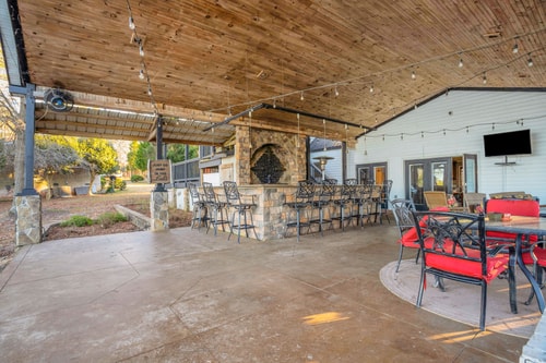 Lake Murray 5BR | Hot Tub + Outdoor Kitchen 7 Dwell