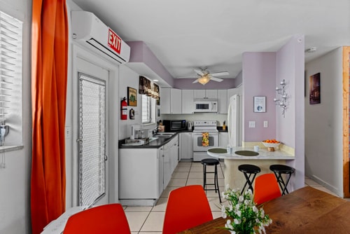 Bright 2BR Getaway | BBQ, Garden & Parking 10 Dwell