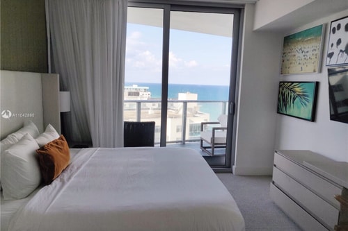 Ocean View Apt on the Beach 2 Bedroom 2 Bath. 23 Dwell