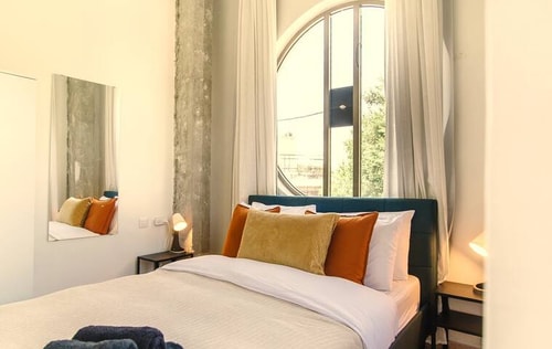 Big Studio w/ Balcony +Netflix!