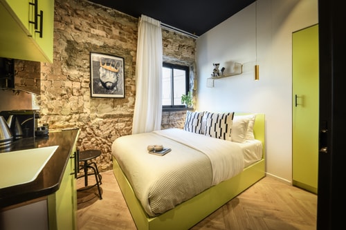 Brand New Compact Studio + 1min>Beach!