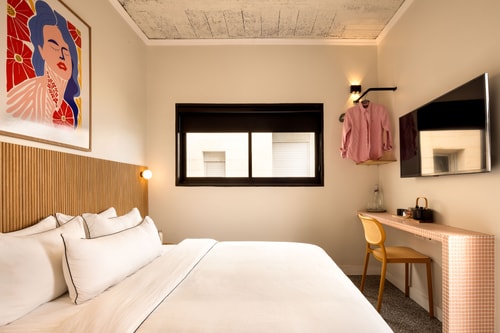 Balcony Overlooking Dizengoff at Savanna Hotel