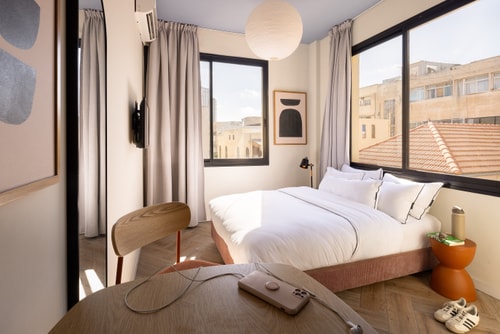 Central Business Studio <Montefiore Ave>!