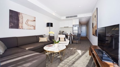 KozyGuru | Chatswood Studio | Walk to Station