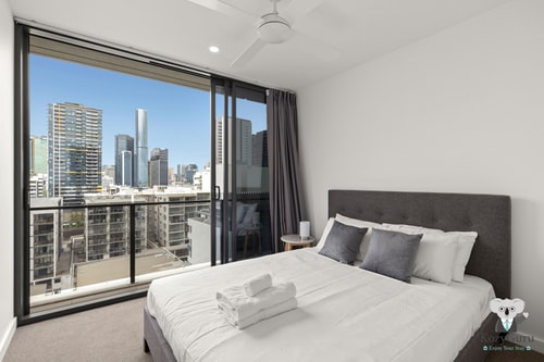 KozyGuru | South Brisbane | Kozy 2 Bedrooms APT